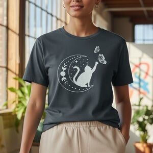NWOT boutique Gray Cat and Moon phases Graphic T-Shirt size medium women’s